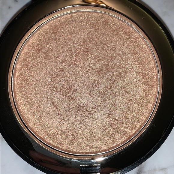 Give Me Glow Transcendent Foiled Highlighter - Picture 5 of 11